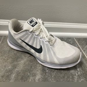 🤍 White Nike Sneakers